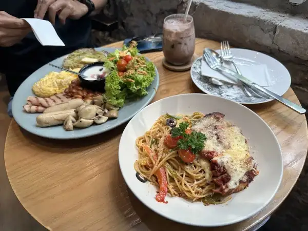 Light Capture Cafe by H.O.N